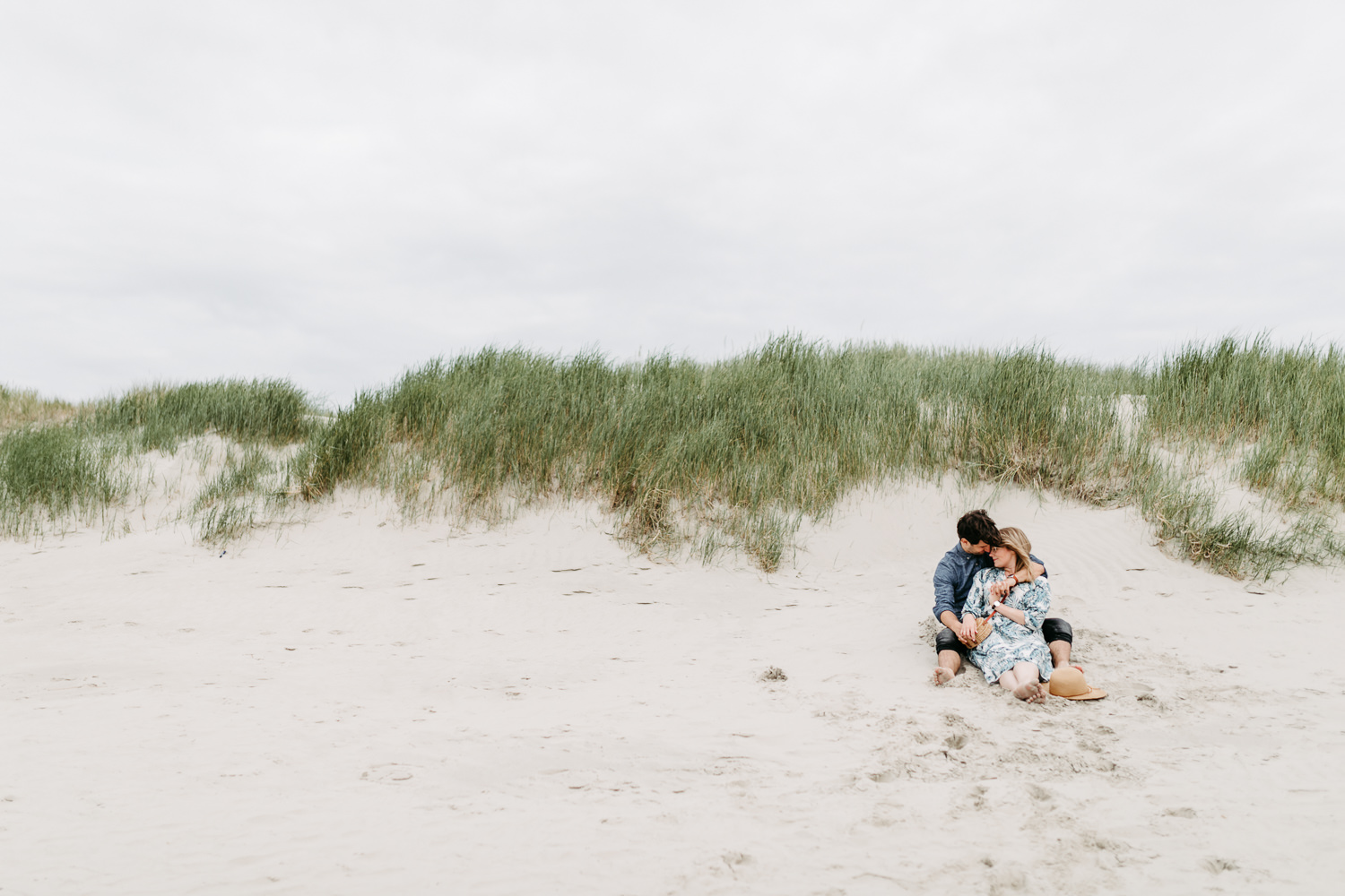 Paarshooting an der Nordsee St. Sankt Peter Ording Meer Fotograf Fotoshooting Verlobungsshooting Strand Dünen Familienfotos
